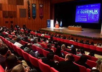 Anadolu Üniversitesinde ‘E-güvenlik Paneli’ gerçekleştirildi