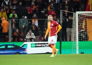 Victor Nelsson kırmızı kart gördü