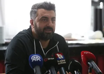 Gençlerbirliği Teknik Direktörü Sinan Kaloğlu: “Saha zemini yüzünden ben oyuncumu kaybettim”