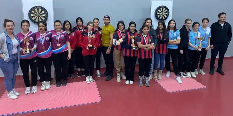 Dart Gençler-Yıldızlar Müsabakalarında Hedefi 12’den vurdular