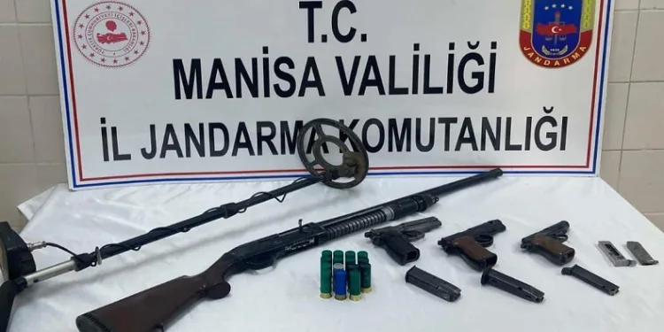 Ruhsatsız tabanca ve tüfekler ele geçirildi