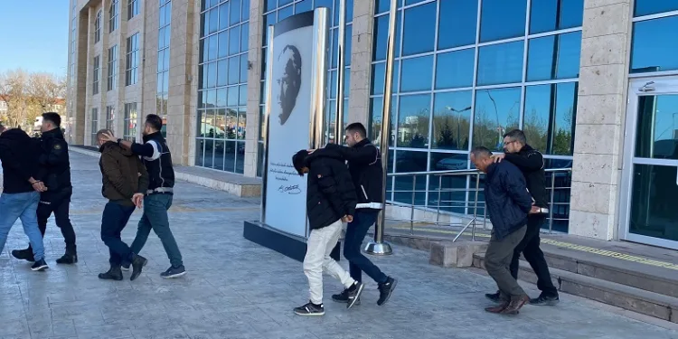 Uyuşturucu operasyonunda 12 kişi tutuklandı