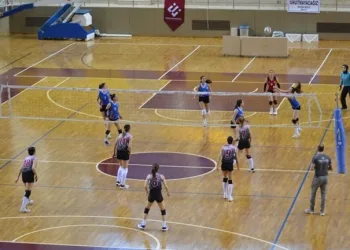 Kadın voleybol takımından gümüş madalya