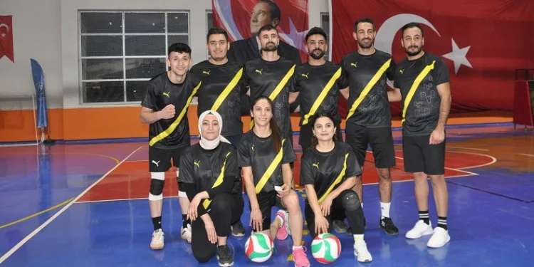 Bulanık’ta kurumlar arası voleybol turnuvası başladı