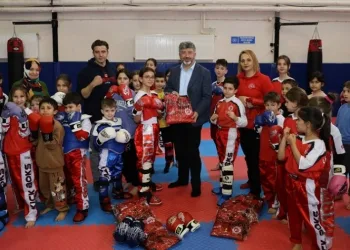 Gediz’de sporculara malzeme desteği