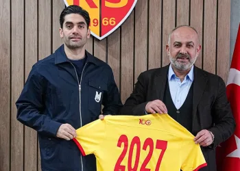 Ali Karimi 3 yıllık yeni sözleşmeye imza attı