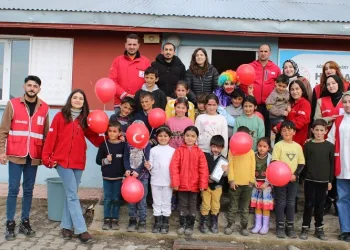 Kızılay’dan Eleşkirt’teki öğrencilere sürpriz ziyaret