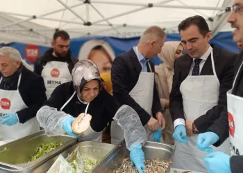 Sancaktepe’de 5 ton hamsi ikram edildi