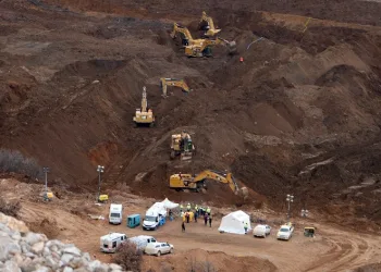 İliç’te maden ocağındaki toprak kütlesinin tahliyesine başlandı