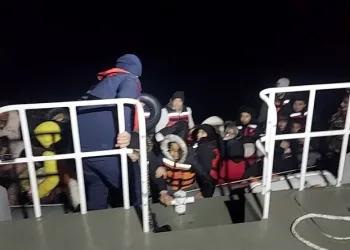 Ayvalık’ta 68 göçmen yakalandı