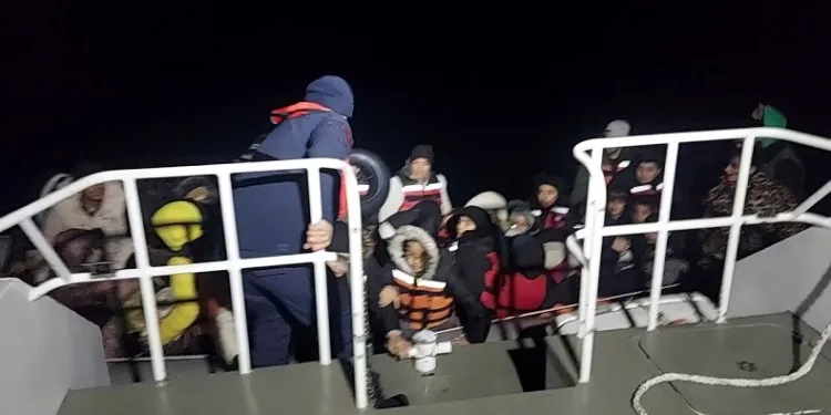 Ayvalık’ta 68 göçmen yakalandı