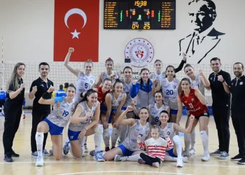 Bozüyük Belediyesi Eğitim ve Spor Kulübü Voleybol Takımı, yarı finale yükseldi