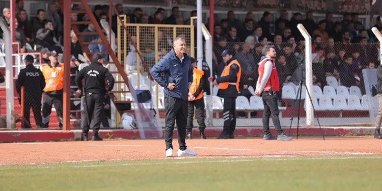 Efeler 09 SFK Teknik Direktörü Veyis Kanber: “Başarımız tesadüf değil”
