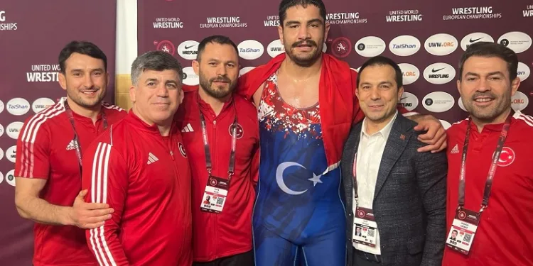 Taha Akgül: “Serbest güreşte tarihi günler yaşıyoruz”