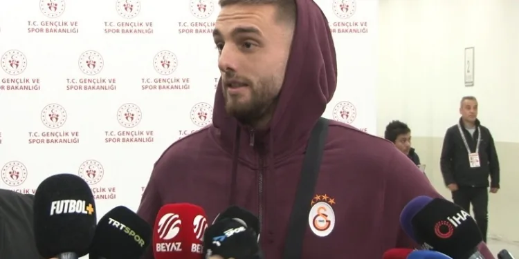 Berkan Kutlu: “Hocamız nerede görev verirse orada oynuyoruz”