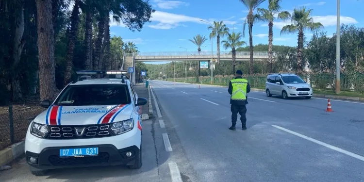 Alanya’da 17 araç trafikten men edildi