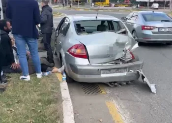 Minibüs ile otomobil çarpıştı: 2 yaralı
