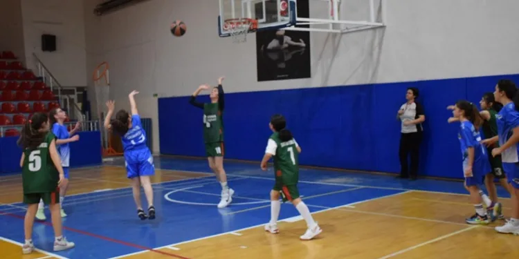 Basketbol final müsabakaları sona ererken ödüller sahiplerini buldu