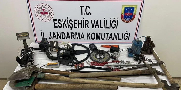 Kaçak kazı yapan şahsılar suçüstü yakalandı