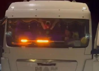 Çakarlı tıra ceza