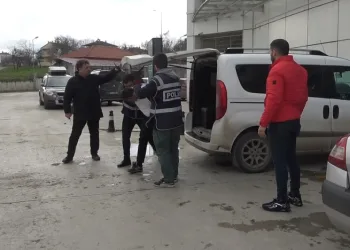 Eski eşinin arkadaşını bıçaklayarak öldüren şahıs tutuklandı