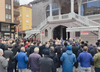Türkeli’de umreciler dualarla uğurlandı