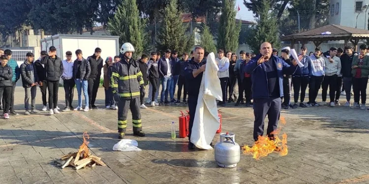 Hatay’da öğrencilere yangın eğitimi verildi