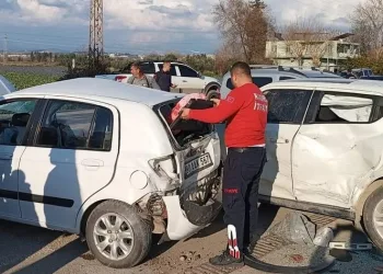 Zincirleme kaza: 3 ağır 5 yaralı