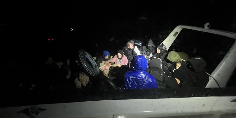 Datça’da 17 düzensiz göçmen kurtarıldı