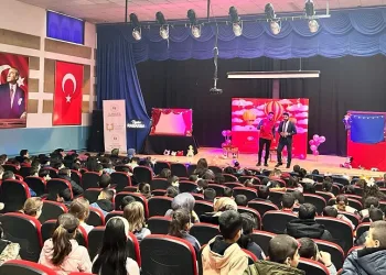 “Gülümseyin Geliyoruz” Aşkale’de çocuklarla buluştu
