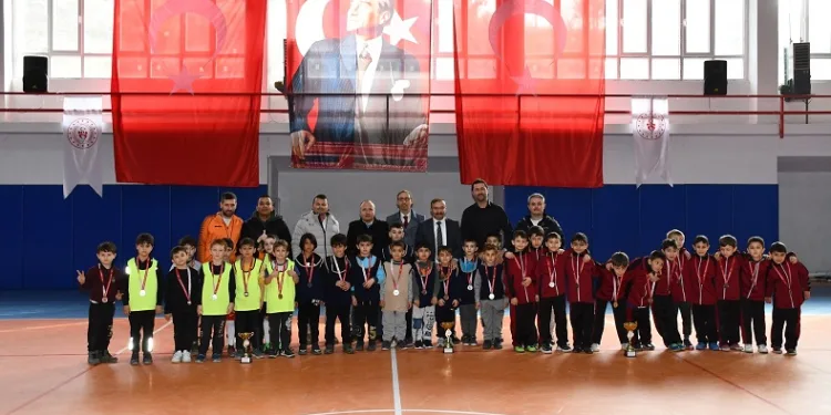 Emet Belediyesinden futsal turnuvası