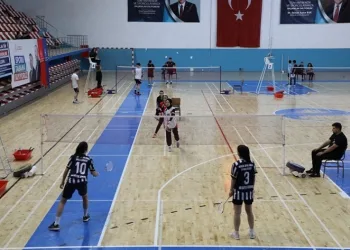 Ağrı’da Gençler Badminton Grup müsabakaları başladı