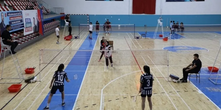 Ağrı’da Gençler Badminton Grup müsabakaları başladı