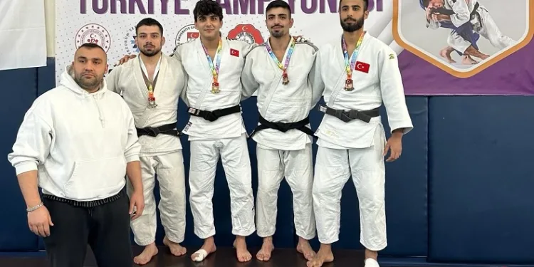 ZBEÜ öğrencilerinden judoda büyük başarı