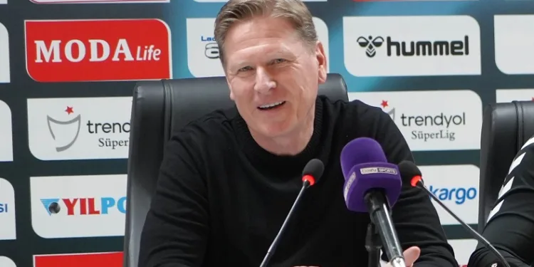 Samsunspor Teknik Direktörü: “Takımın başarısında kendimi 1. sıraya koymuyorum”