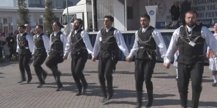 Başkentliler hamsiyle doydu, horonla ısındı