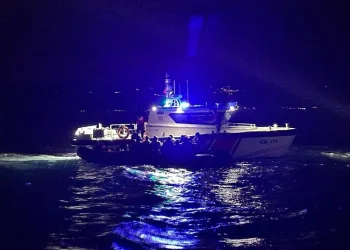 Ayvacık açıklarında 43’ü çocuk, 106 kaçak göçmen yakalandı