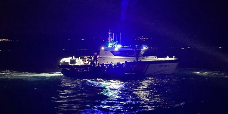 Ayvacık açıklarında 43’ü çocuk, 106 kaçak göçmen yakalandı
