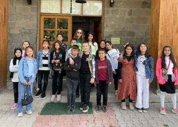 Muş’ta öğrenciler tarihi mekânları gezdi