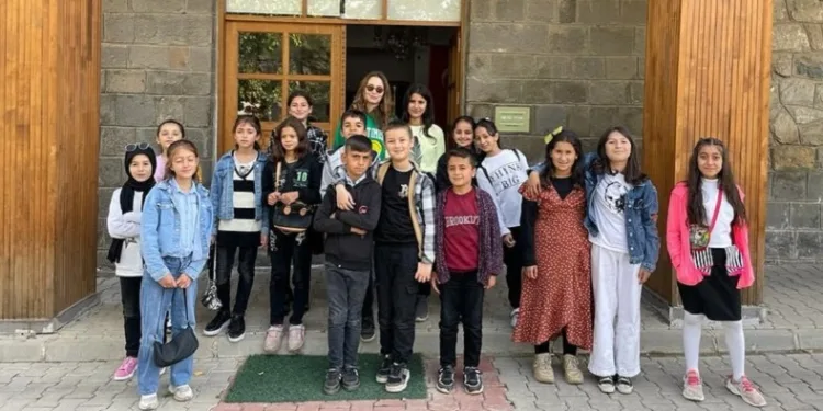 Muş’ta öğrenciler tarihi mekânları gezdi