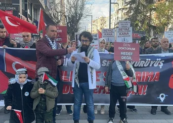 Doktorların İsrail’e karşı “sessiz yürüyüşü”