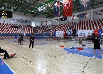 Ağrı’da gençler badmintonda yarıştı
