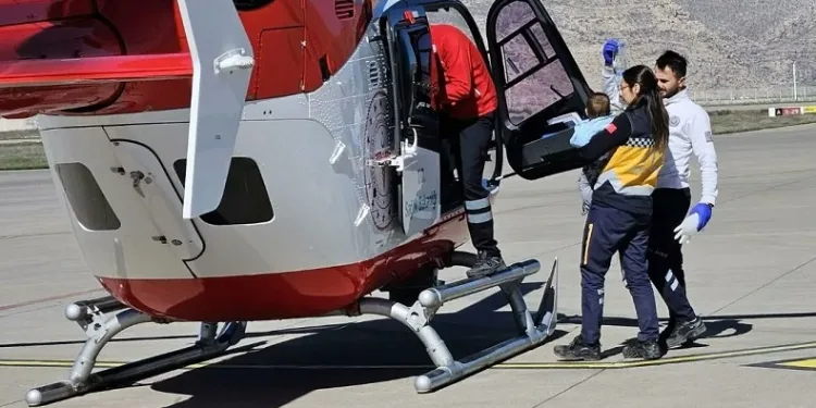 Şırnak’ta 8 aylık bebek, ambulans helikopterle Elazığ’a sevk edildi