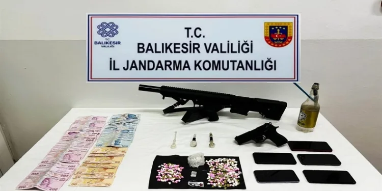 Jandarmadan uyuşturucu tacirlerine operasyon