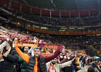 Galatasaray taraftarından sessiz protesto