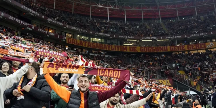 Galatasaray taraftarından sessiz protesto