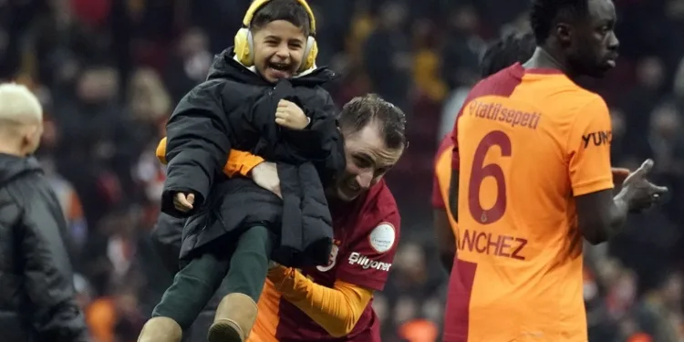 Maç sonu 3’lüsü Kerem Aktürkoğlu’ndan