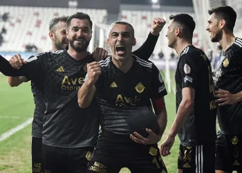 Altay’ın en skorer oyuncusu 42 yaşındaki Murat Uluç