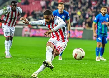 Samsunsporlu Ntcham, kullandığı 4 penaltıyı da gole çevirdi