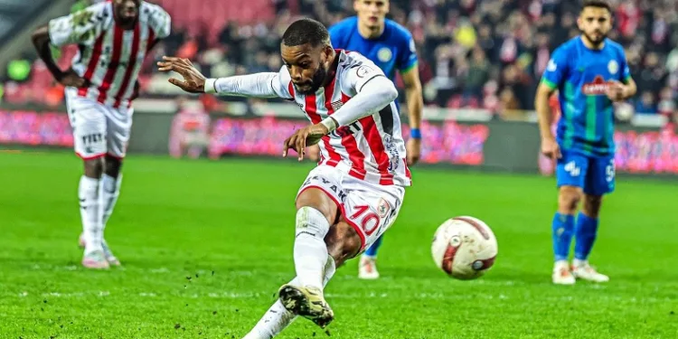 Samsunsporlu Ntcham, kullandığı 4 penaltıyı da gole çevirdi